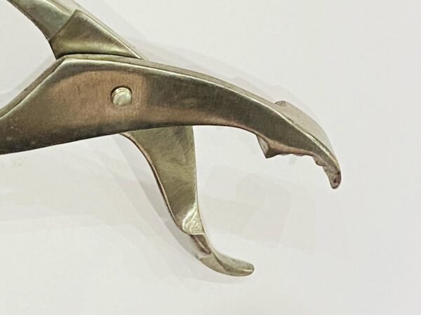 WhatsApp Image 2025-05-01 at 12.57.05 PM self centring forceps