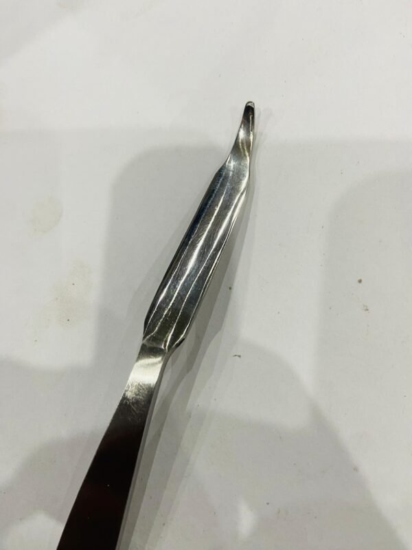 WhatsApp Image 2025-07-12 at 10.44.38 AM (1) howmann retractor